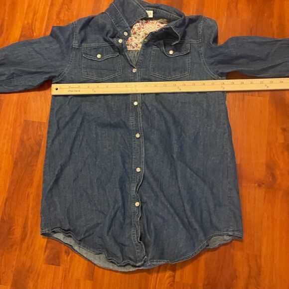 Women’s HAN MEIZHILIAN denim button-down dress shirt. Size medium - Picture 3 of 9